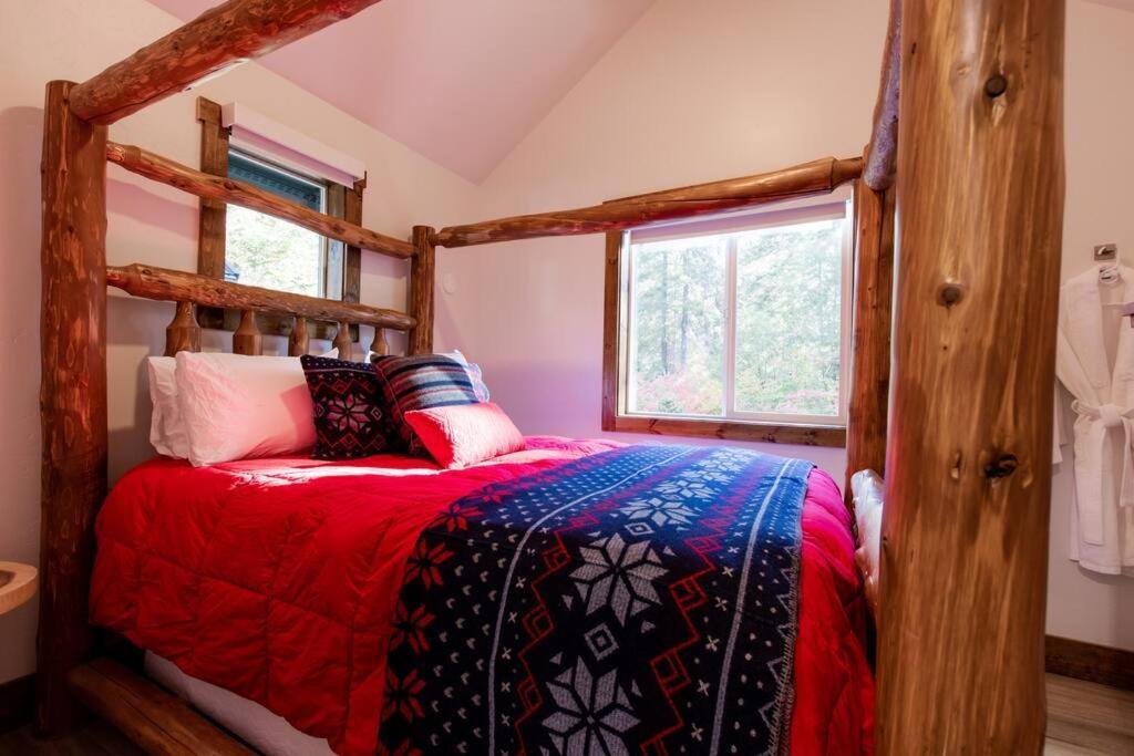 Ski Chalet A Cozy Little Cabin In The Woods Near Lake Wenatchee Villa เลเวนเวิร์ท ภายนอก รูปภาพ